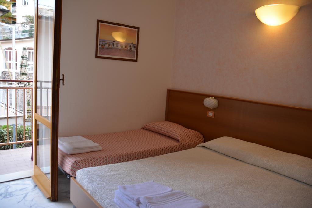 Hotel Corallo โมเนเลีย ห้อง รูปภาพ