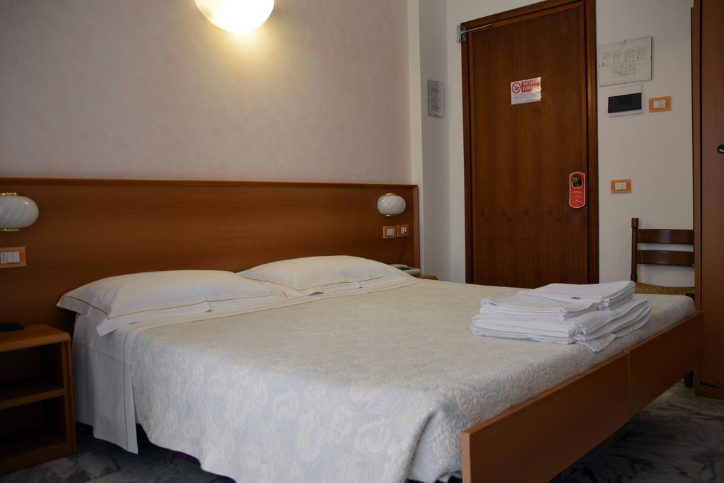 Hotel Corallo โมเนเลีย ภายนอก รูปภาพ