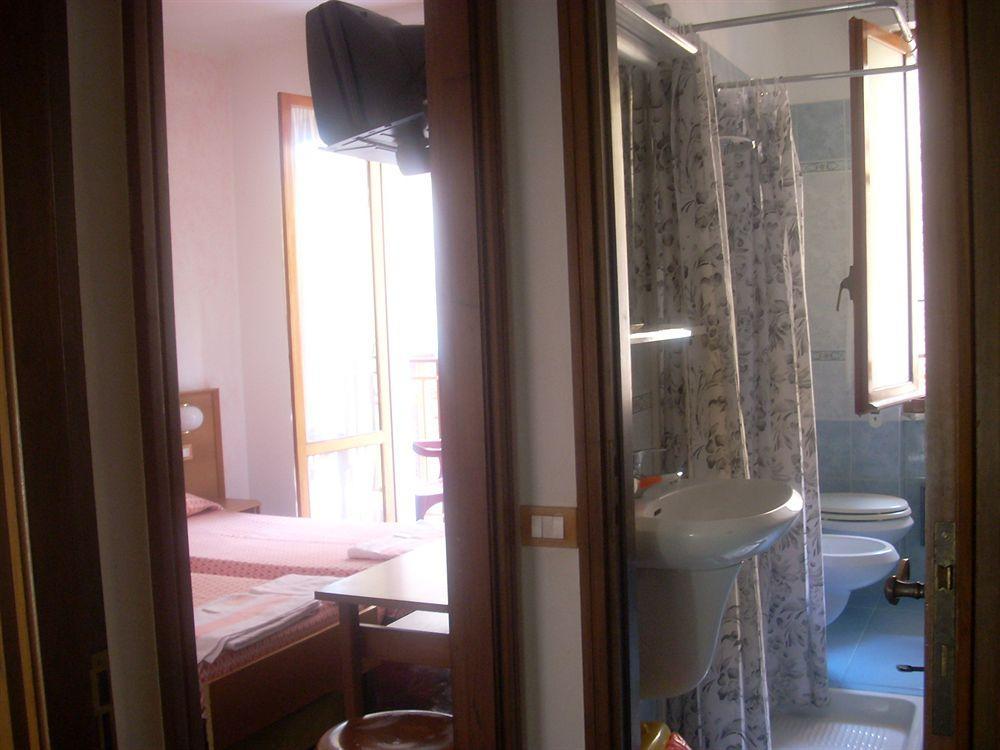 Hotel Corallo โมเนเลีย ภายนอก รูปภาพ
