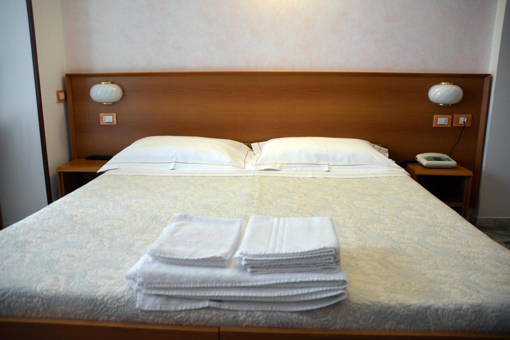 Hotel Corallo โมเนเลีย ห้อง รูปภาพ