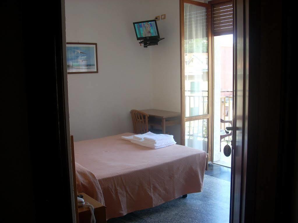 Hotel Corallo โมเนเลีย ภายนอก รูปภาพ