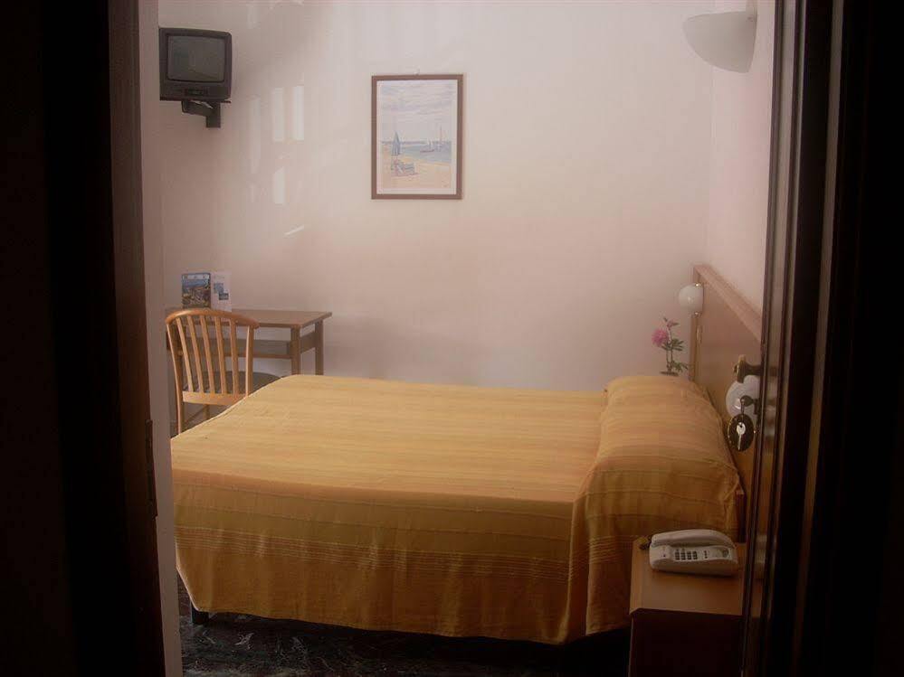 Hotel Corallo โมเนเลีย ภายนอก รูปภาพ